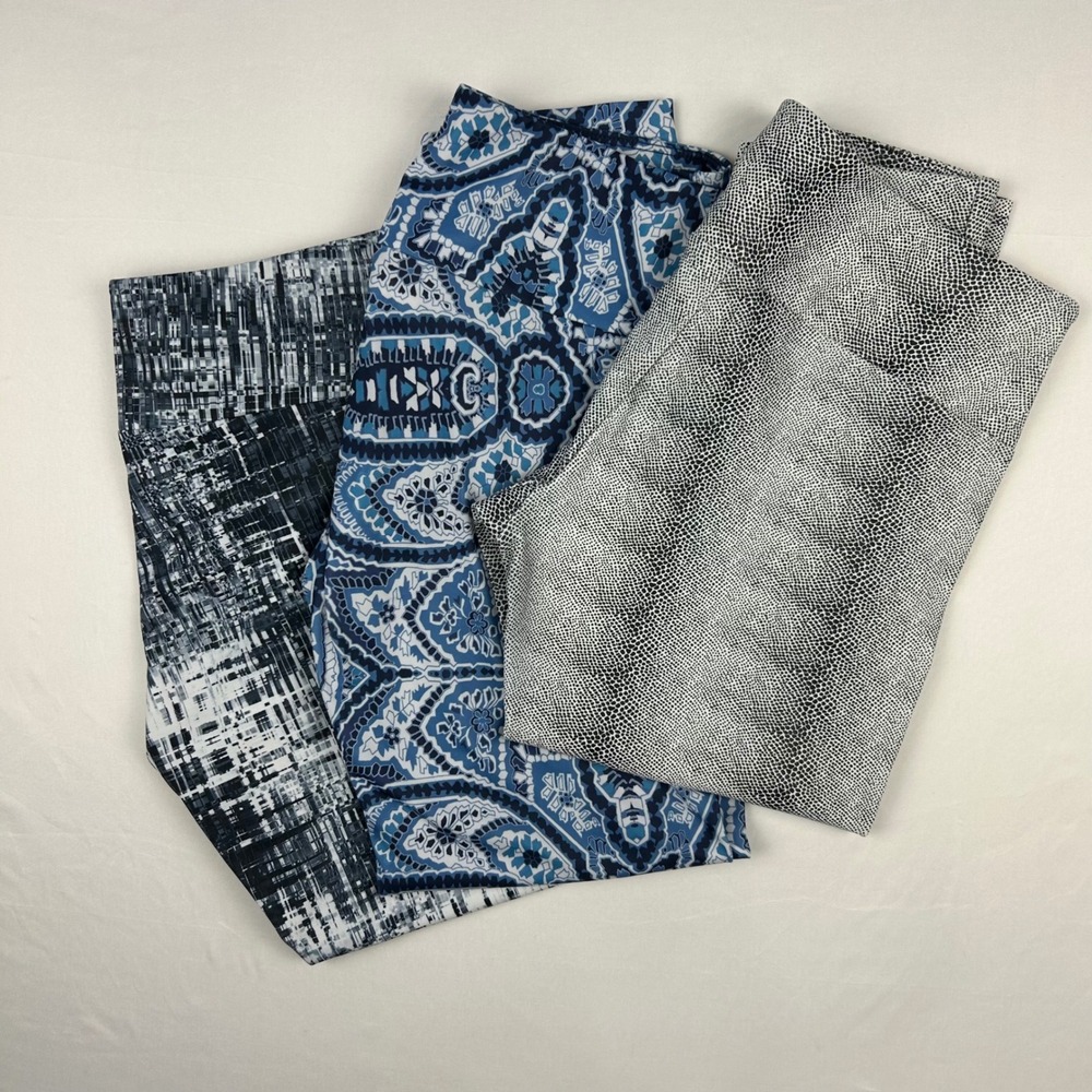 Onzie Womens Leggings Bundle Set‎ of 3 Capri Crop Yoga Pants Prints Size M/L